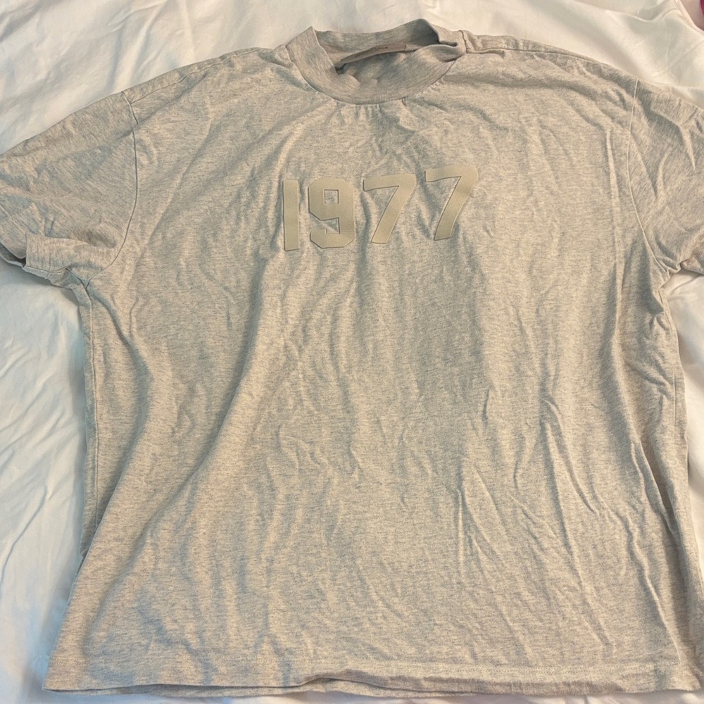 Essentials Light Gray 1977 Unisex Tee